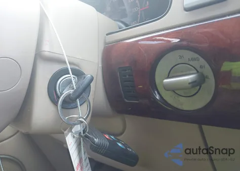 2005 Lincoln Navigator из США, поврежденный, VIN 5LMFU28565LJ17798